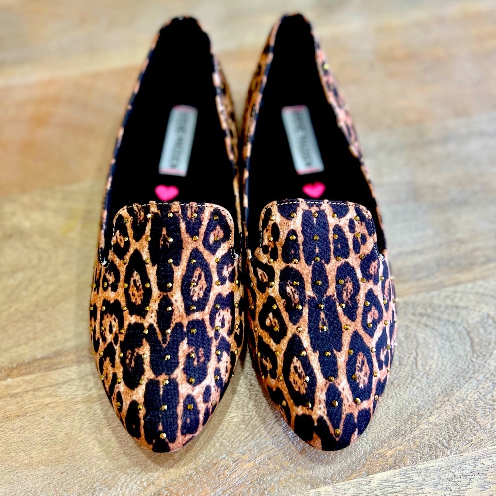 Cheetah print Steve Madden loafers. Size 4.
